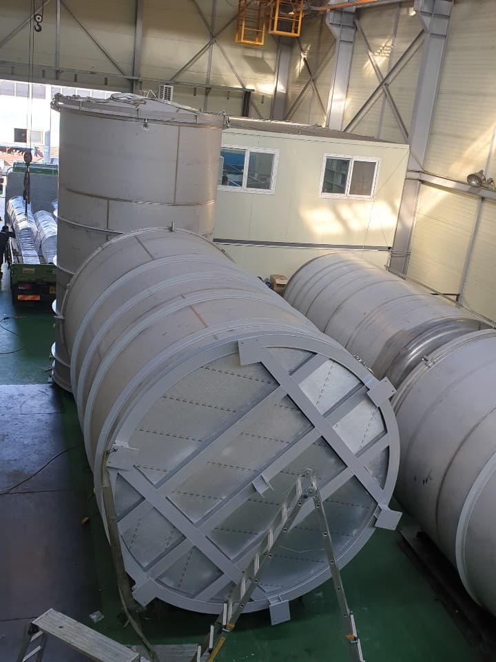 Food storage / mixing tank