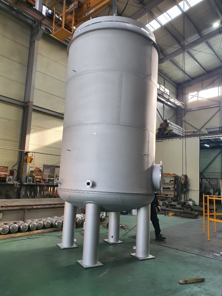 Semiconductor / chemical tank · fabrication detail